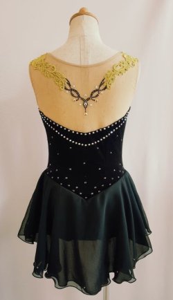 後ろも華やかに