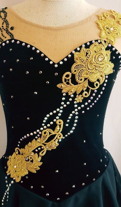 スワロフスキーがとても輝きます